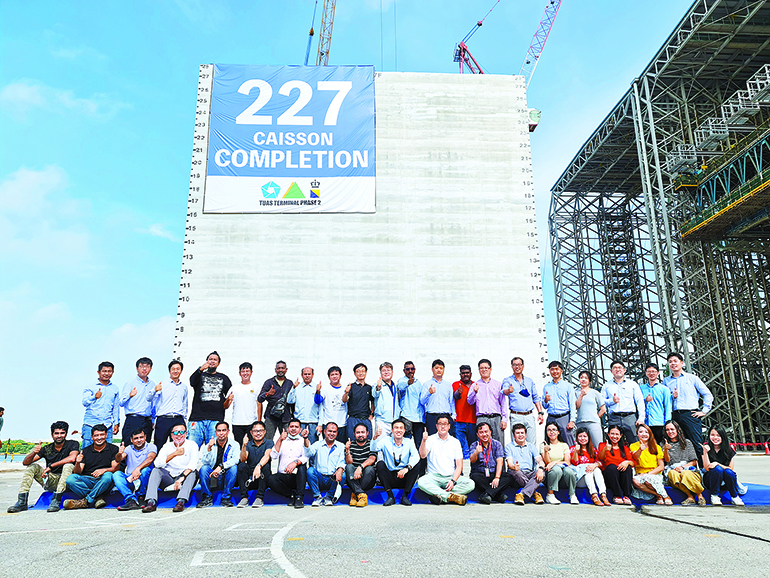 On April 25, the site held a ceremony to commemorate the completion of the production of the 227 caissons.